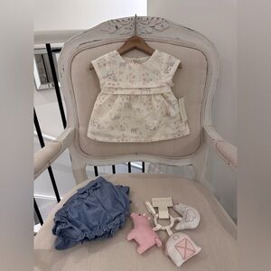 🤍 6~9 Max Studio Ivory Floral Baby Top & Ruffled Chambray Bloomers & Soft Toys